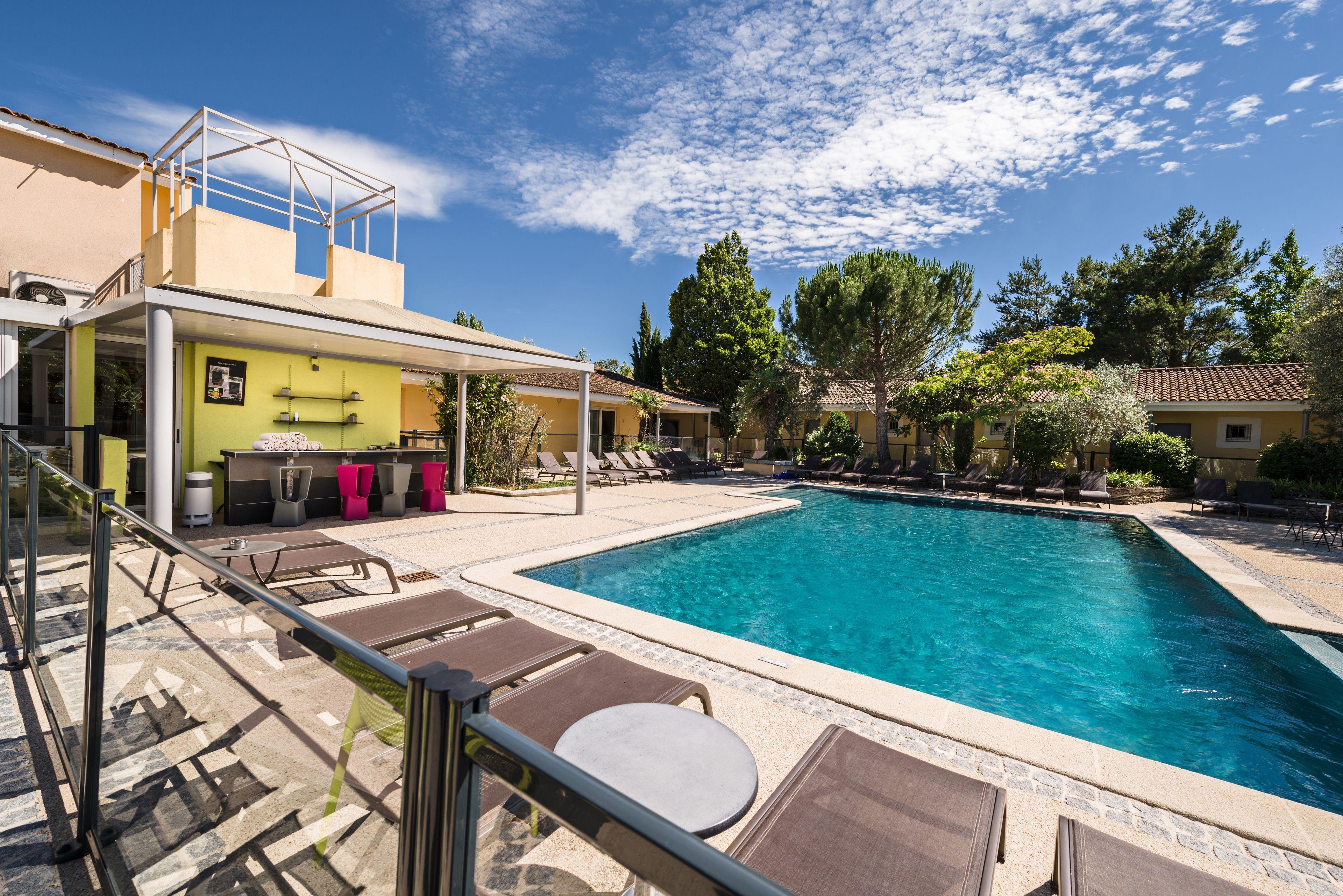 Sowell Hotels Domaine De La Petite Isle LʼIsle-sur-la-Sorgue Exteriér fotografie